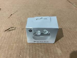 lot 29 image: Beats by Dr. Dre Beats Solo Bluetooth In Ear Ear Buds