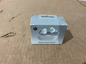lot 30 image: Beats by Dr. Dre Beats Solo Bluetooth In Ear Ear Buds