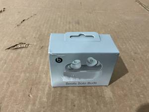 lot 31 image: Beats by Dr. Dre Beats Solo Bluetooth In Ear Ear Buds