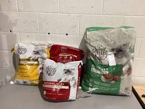 lot 502 image: LOT OF Cat Items