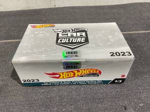 lot 97 image: 2023 Hot Wheels Car Culture & Team Transport Factory Set, HJV98, For Collectors