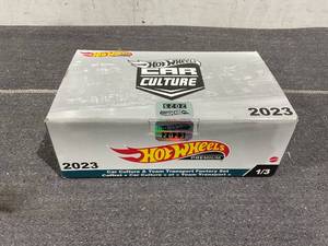 lot 98 image: 2023 Hot Wheels Car Culture & Team Transport Factory Set, HJV98, For Collectors
