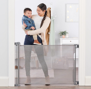 lot 427 image: Regalo Extra Wide Retractable Baby Gate