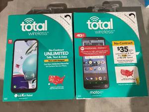 lot 452 image: LOT of 2 Total Wireless Cell Phones
