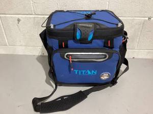 lot 552 image: Titan by Arctic Zone 12 Can 10.6 qt Zipperless Soft Side Cooler