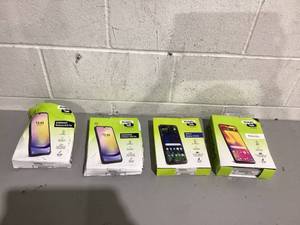 lot 567 image: LOT of 4 Straight Talk Cell Phones