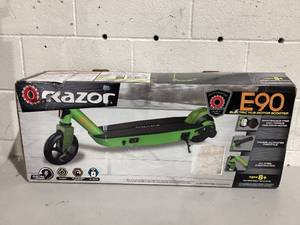 lot 576 image: Razor Black Label E90 Green Electric Scooter