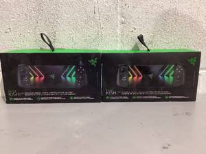 lot 580 image: LOT of 2 Razer Kishi V2 Mobile Gaming Controller for Android