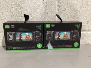 lot 582 image: LOT of 2 Razer Kishi Mobile Gaming Controller for Android