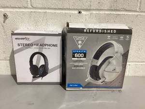 lot 586 image: LOT of 2 Gaming Headsets