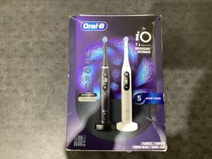 lot 699 image: Oral-B iO Series 7s Electric Toothbrush, Black Onyx and White Alabaster 2 pk.