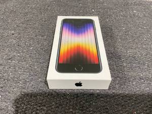 lot 207 image: Apple iPhone SE 64GB 3rd Gen