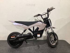 lot 717 image: Jetson Horizon X Kids Electric Dirt Bike with Headlights
