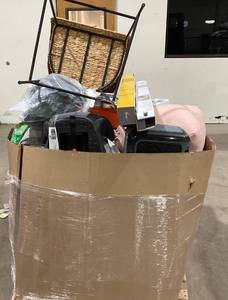 lot 904 image: Wholesale Pallet of Assorted Miscellaneous Items