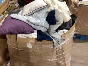 lot 907 image: Wholesale Pallet of Assorted Miscellaneous Items