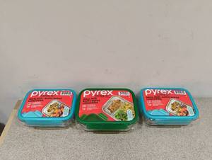 lot 10 image: 3 NEW PYREX MEAL BOXES