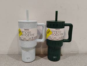 lot 18 image: NEW SIMPLE MODERN 2PC THERMAL SET