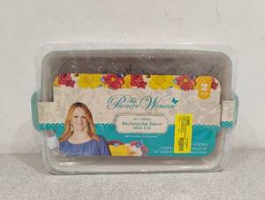 lot 65 image: NEW THE PIONEER WOMAN RECTANGULAR BAKER WITH LID