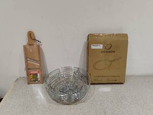 lot 86 image: NEW LECOOKING 8.5 NONSTICK PIZZA PAN , PLANTAIN SLICER , 3- TIER HANGING FRUIT BASKET