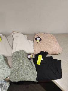 lot 103 image: 6 NEW XXL WOMENS SWEATERS