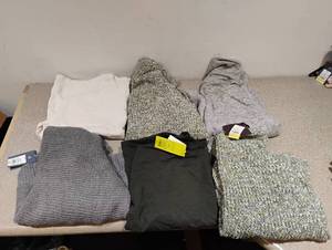 lot 102 image: 6 NEW XXL WOMENS SWEATERS
