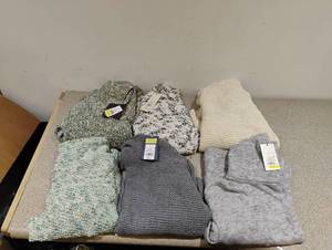 lot 106 image: 6 NEW LARGE WOMENS SWEATERS