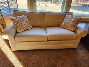 lot 11 image: Ethan Allen Beige Sofa