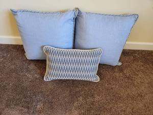 lot 22 image: Set of 3 Blue Decorative Pillows