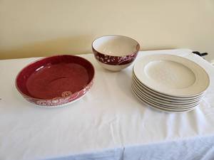 lot 28 image: Pier 1 Imports Maribeth Dinnerware