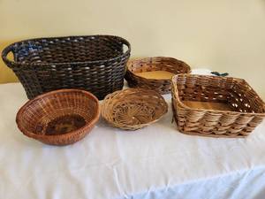 lot 35 image: Assorted Wicker Baskets Set