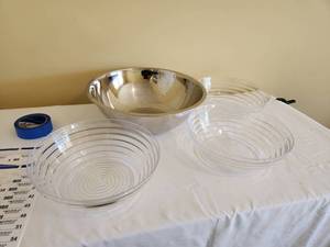 lot 36 image: Stainless & Clear Bowl Set