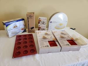 lot 39 image: Baking Essentials Bundle Set