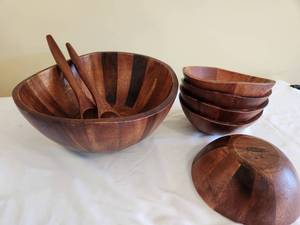 lot 41 image: The Cellar Wooden Salad Bowl Set