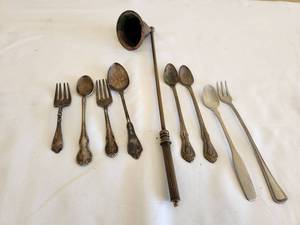 lot 49 image: Vintage Silver-Plated Cutlery Set