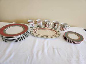 lot 52 image: Spode Christmas Dinnerware Set