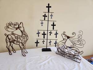 lot 59 image: Metal Deer & Cross Stand Decor