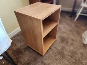 lot 60 image: Compact Wooden Bookshelf