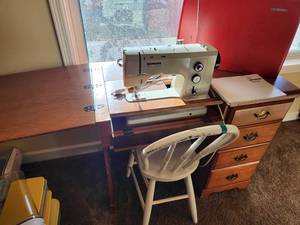 lot 65 image: Bernina Record Electronic Sewing Machine - In Good Working Condition Comes with Manual and a variety of accessories