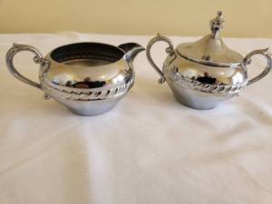 lot 73 image: Vintage Chrome Plate Creamer & Sugar Set