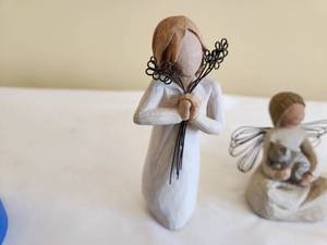 lot 76 image: Willow Tree Figurine Collection