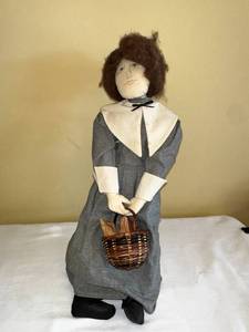 lot 80 image: Vintage Colonial Style Cloth Doll