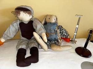 lot 81 image: Vintage Rag Dolls Set