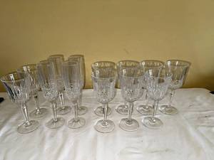 lot 86 image: Crystal Wine & Champagne Glass Set