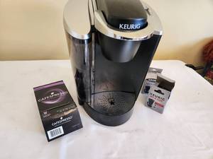 lot 92 image: Keurig Coffee Maker Bundle