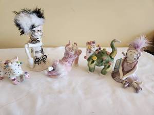 lot 94 image: Whimsical Ceramic Cat Figurines