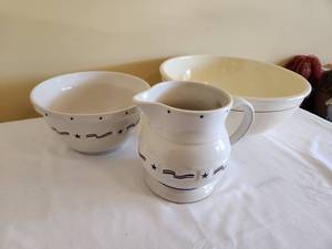 lot 98 image: Ceramic Pitcher & Bowl Set