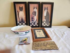 lot 101 image: Artistic Home Decor Lot with Cat Art