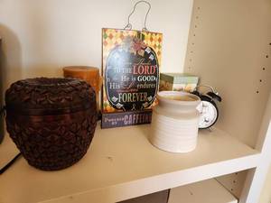lot 103 image: Decorative Home Essentials Lot