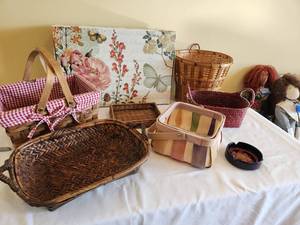 lot 104 image: Collection of Vintage Woven Baskets