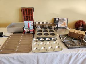 lot 106 image: Nordic Ware Baking Pan Set